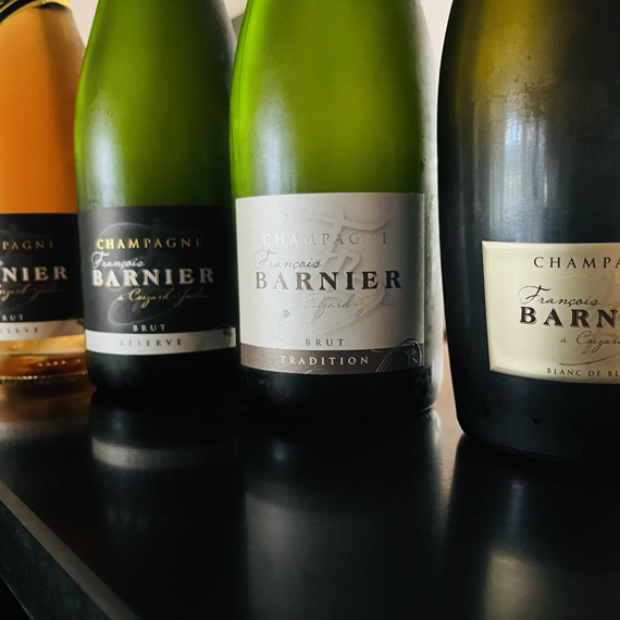 Plan rapproché sur 4 cuvées du champagne Barnier