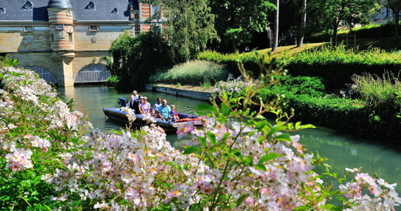 Tour en barque près du jardin du Jard à £Chalons-en-Champagne